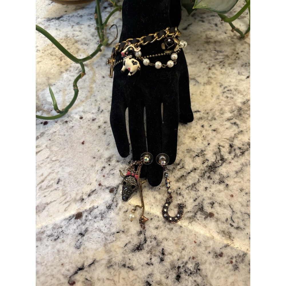 Betsey Johnson Vintage Lady Luck Cow Head Skull Horseshoe Earrings & bracelet - Picture 5 of 16